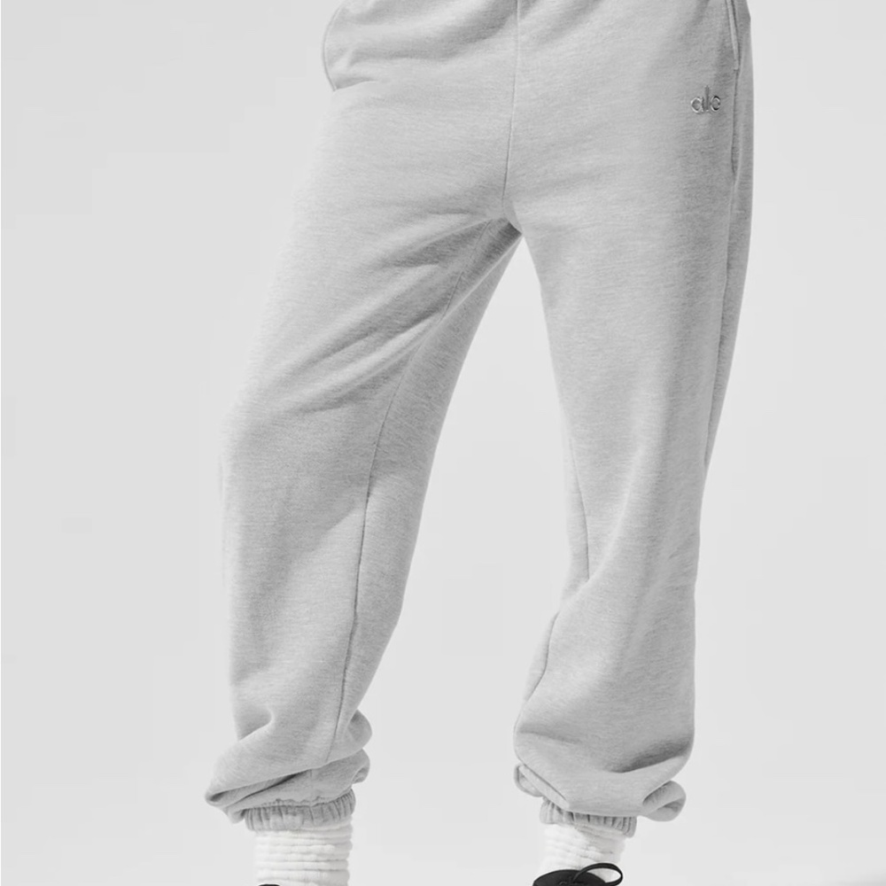 ALO Accolade sweatpant -heather gray NWT sz M